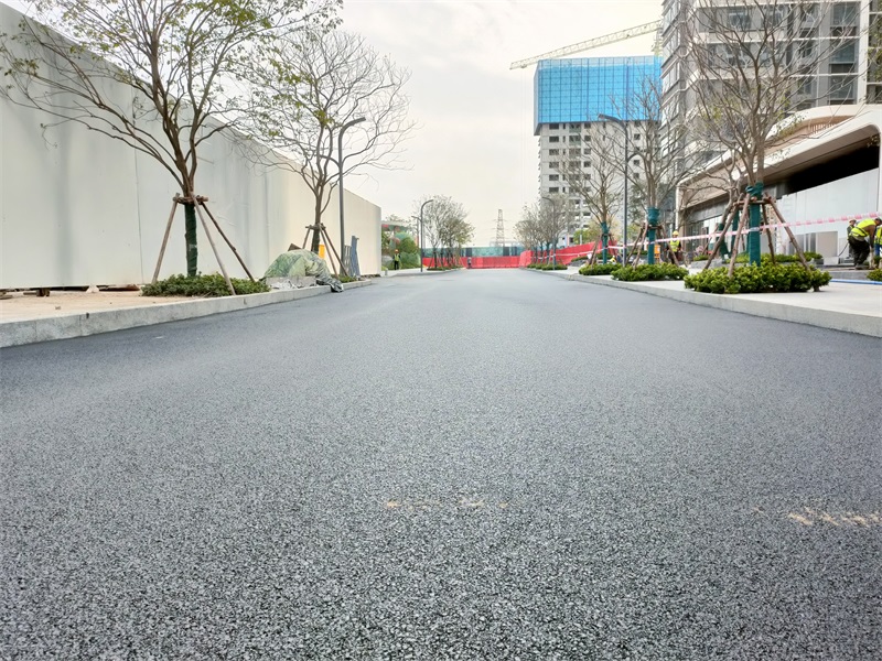 瀝青混凝土施工時(shí)，如何保證壓實(shí)度和平整度？